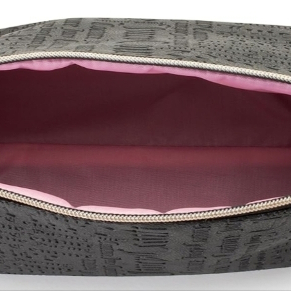 Juicy Couture Black Embossed Cosmetic Case, Zip Top Wedge Matt Logo, New - Picture 3 of 6